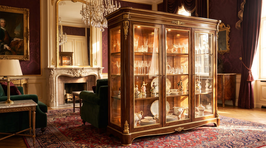 Display Cabinet with Glass Doors: Dust Protection with Constant Visibility