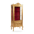 Casa Padrino Barock Vitrine Gold / Bordeauxrot - Handgefertigter Massivholz Antik Stil Vitrinenschrank mit Glastür und Schublade - Antik Stil Möbel - Barock Möbel - Wohnzimmer Möbel im Barockstil (KI Studio)
