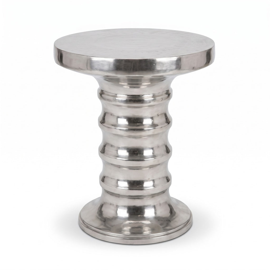 Casa Padrino Luxus Beistelltisch Silber Ø 38 x H. 48 cm - Runder Aluminium Tisch - Wohnzimmer Möbel - Luxus Möbel - Designer Möbel - Luxus Einrichtung - Designer Einrichtung (KI Studio)