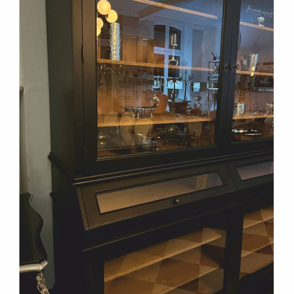 Casa Padrino Landhausstil Vitrine Schwarz / Naturfarben 195 x 70 x H. 223 cm