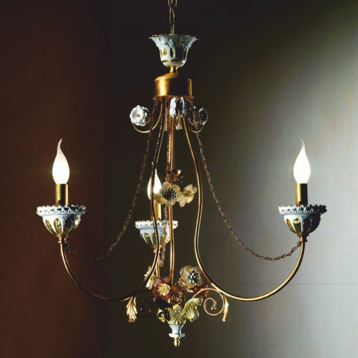 Casa Padrino Luxus Barock Kronleuchter Weiß / Gold / Bernstein Ø 60 x H. 70 cm - Made in Italy