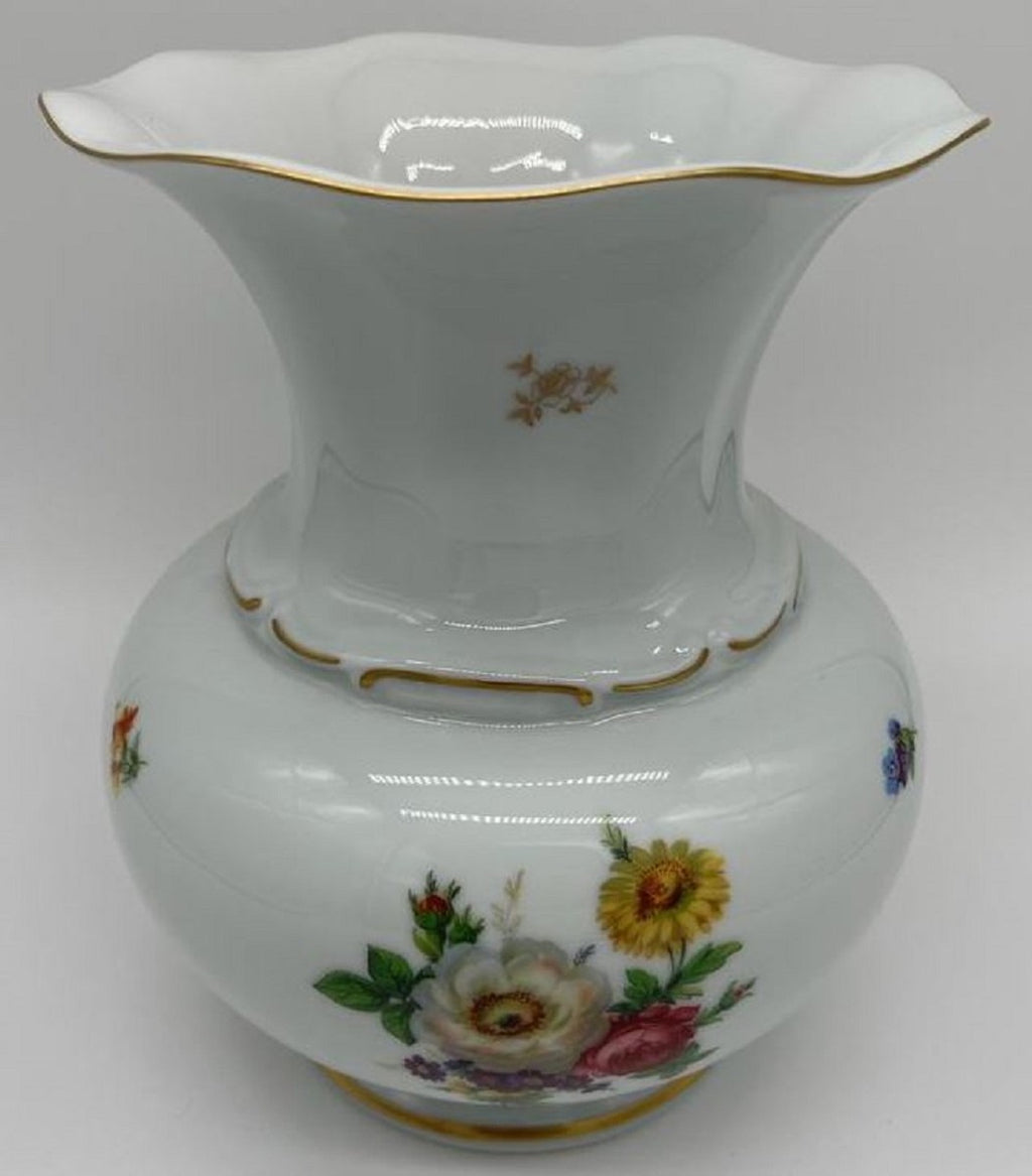 Casa Padrino Luxus Barock Porzellan Vase Weiß / Mehrfarbig / Gold H. 23 cm - Runde Blumenvase im Barockstil - Luxus Barock Accessoires - Reichenbach Porzellan - Luxus Qualität - Made in Germany