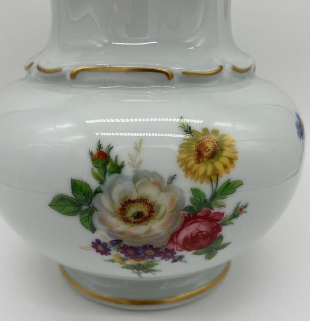 Casa Padrino Luxus Barock Porzellan Vase Weiß / Mehrfarbig / Gold H. 23 cm - Runde Blumenvase im Barockstil - Luxus Barock Accessoires - Reichenbach Porzellan - Luxus Qualität - Made in Germany