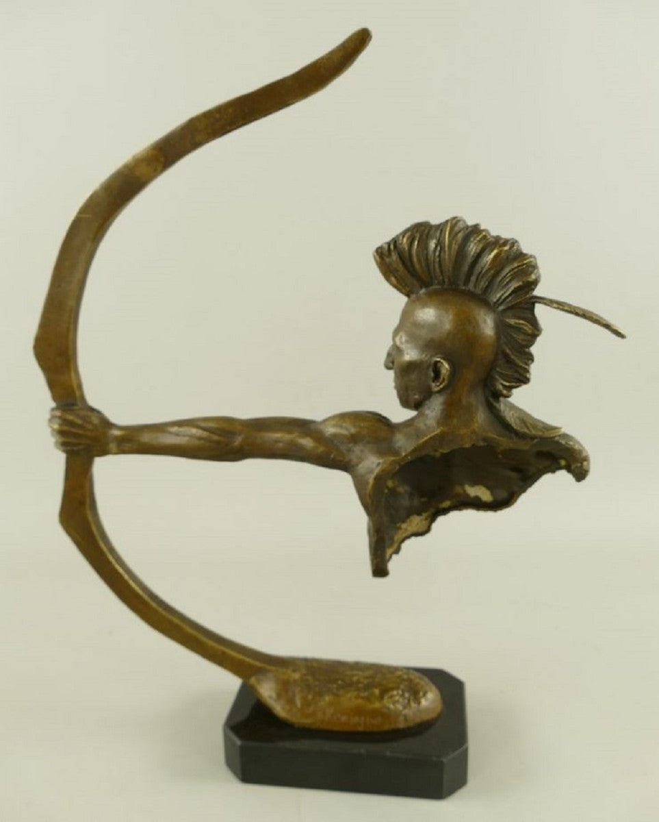 Casa Padrino Luxus Bronze Deko Skulptur Indianer mit Bogen Bronze / Schwarz H. 42 cm
