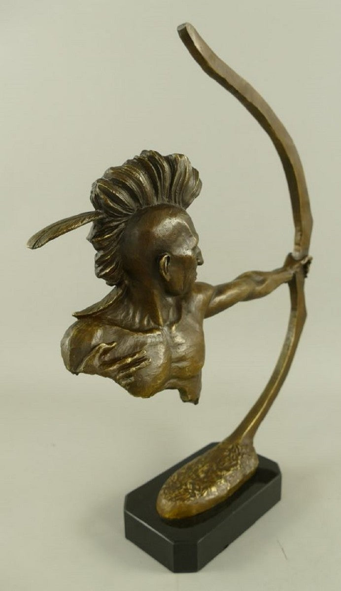 Casa Padrino Luxus Bronze Deko Skulptur Indianer mit Bogen Bronze / Schwarz H. 42 cm