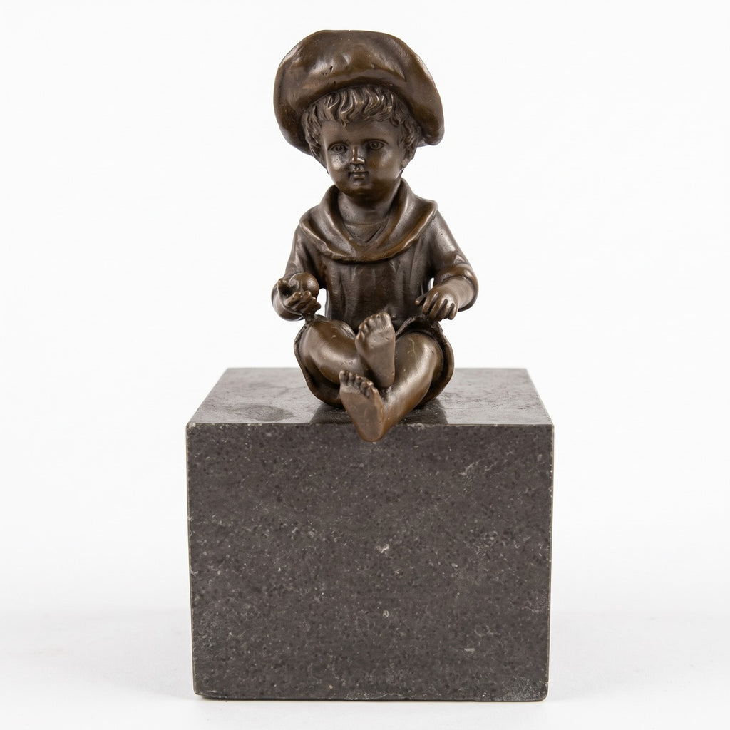 Casa Padrino Jugendstil Bronze Skulptur Junge mit Hut Bronzefarben / Schwarz 9 x H. 16 cm - Bronzefigur - Dekofigur - Deko Accessoires (KI weiss) 1