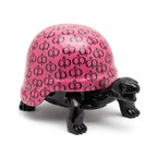 Casa Padrino Luxus Deko Figur Schildkröte Schwarz / Pink 40 cm - Deko Skulptur (KI weiss) 1